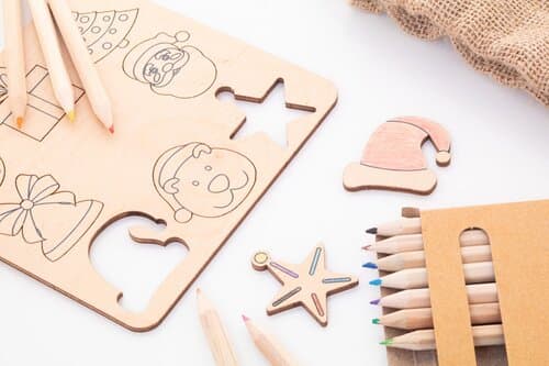 Ravya Weihnachtliches Mal- und Formzuordnungsspiel