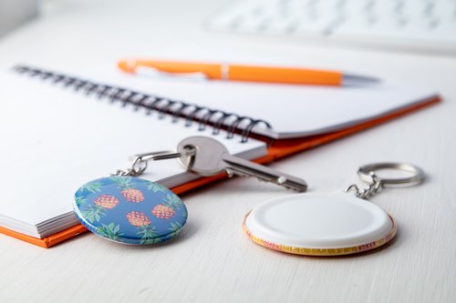KeyBadge Mini Button-Schlüsselanhänger