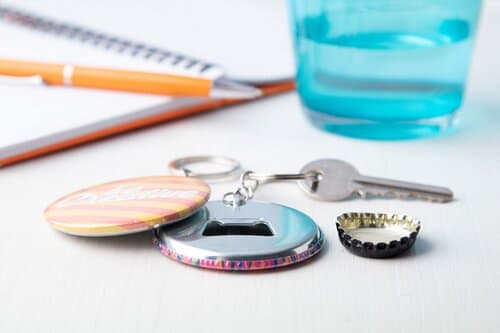 KeyBadge Bottle Button-Schlüsselanhänger