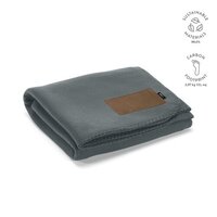 Pollock Decke aus rPET (180 g/m²). Mit personalisierbarem Aufnäher