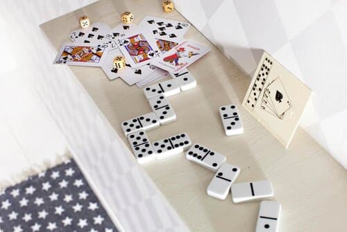 Karten und Würfelspiel in Holzbox Myriam