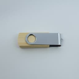 Holz-USB-Stick Twister – Bild 1
