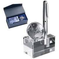 Stiftehalter aus Glas mit abnehmbarer Weltkugel