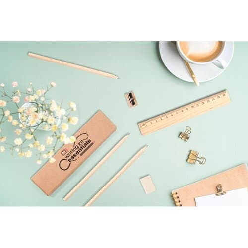 GEOFFREY. Schreibset bestehend aus Bleistift, Anspitzer, Radiergummi und Lineal