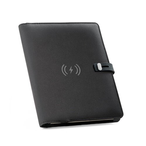 EMERGE A5 FOLDER. A5 Mappe aus 300D recyceltem Polyester (100% rPET) mit kabellosem Ladegerät