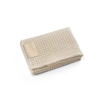 CELINE. Decke aus recyceltem Polyester (100 % rPET) mit einem Aufnäher zur individuellen Veredelung