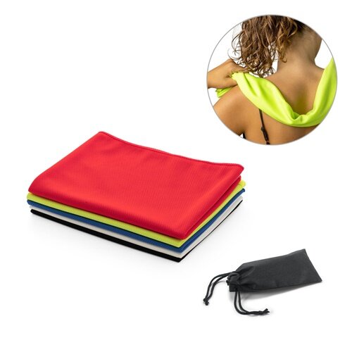 BERNAL. Sporthandtuch aus recyceltem Polyester (100% rPET) dient zur Erfrischung mit Vliesstoffbeutel
