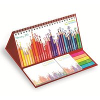 Tischkalender mit Haftnotizen und Markern