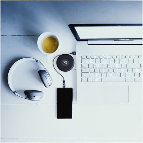 SCX.design C18 3-in-1 Travel Ladekabel mit Leuchtlogo