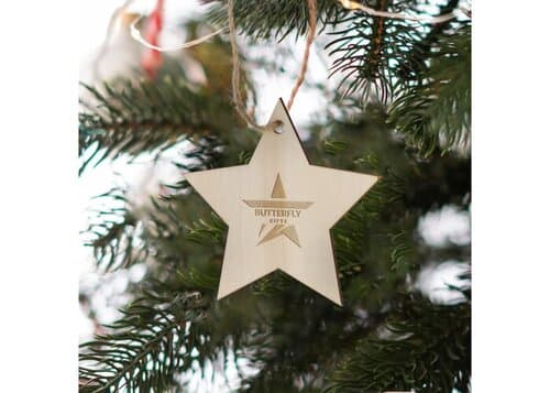 Sternförmiges Weihnachtsornament aus Holz