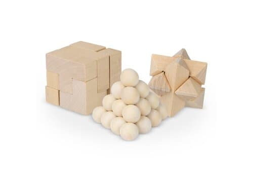 Dieses nachhaltige Set enthält drei spannende Denkspiele: ein Sternenpuzzle, ein Pyramidenpuzzle und ein 3D-Würfelpuzzle, die alle aus FSC-Holz gefertigt sind. Sie sind in einer FSC-Holzbox