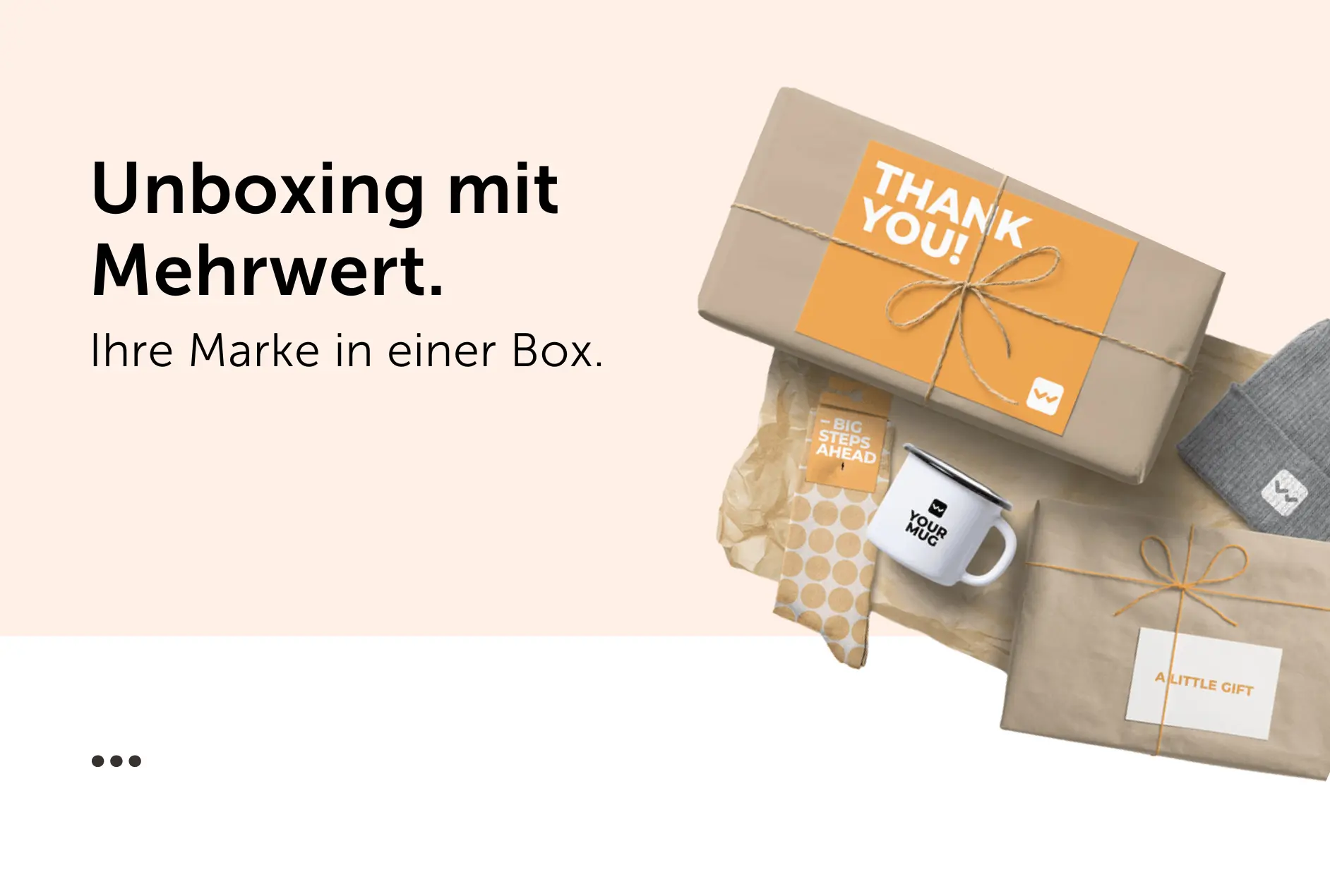 Headerbild mit Titel 'Unboxing mit Mehrwert. Ihre Marke in einer Box.', Beispielbox auf orangenem Hintergrund.