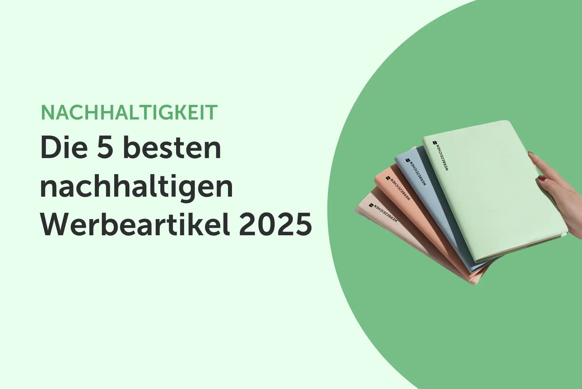 Headerbild mit Titel, pastellfarbenen Notizbüchern und Werbezeichen-Logo auf grünem Hintergrund.