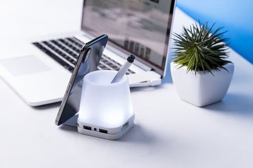 Lumeo Stifteköcher mit USB-Hub