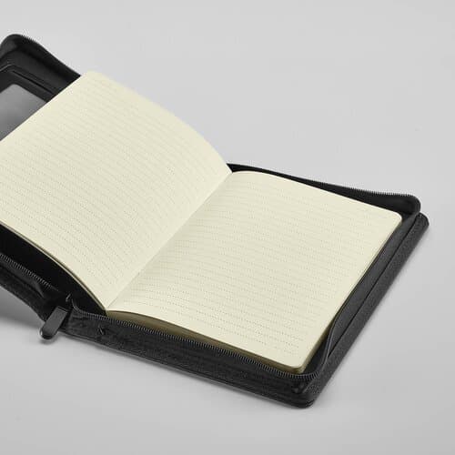 Orwell A5-Mappe aus rPU. Notizblock mit 64-seitigem FSC® und Reißverschluss