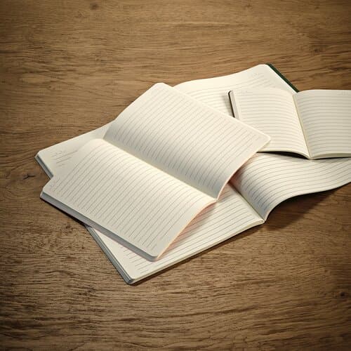 Bronte A4 Notizbuch.Softcover und Kartoneinband. FSC®-zertifiziertes Papier