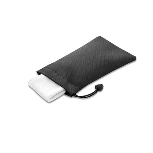 BERNAL. Sporthandtuch aus recyceltem Polyester (100% rPET) dient zur Erfrischung mit Vliesstoffbeutel