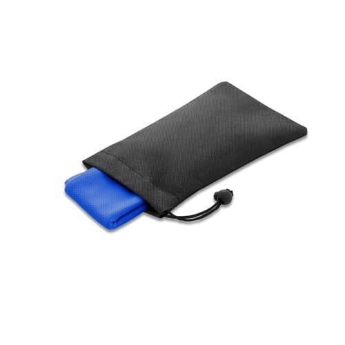 BERNAL. Sporthandtuch aus recyceltem Polyester (100% rPET) dient zur Erfrischung mit Vliesstoffbeutel