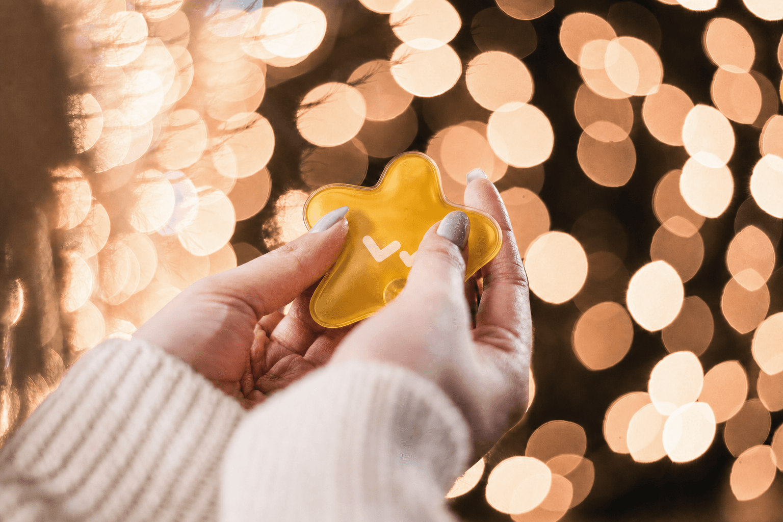 Die beliebtesten Weihnachtsgeschenke in 2025 Header Frau mit Wärmepad