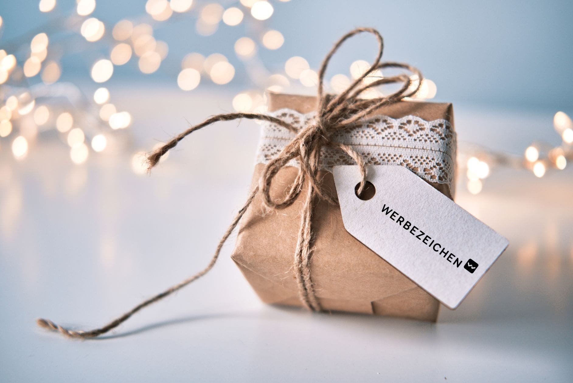 Headerbild Weihnachtsgeschenk mit Werbezeichen Logo